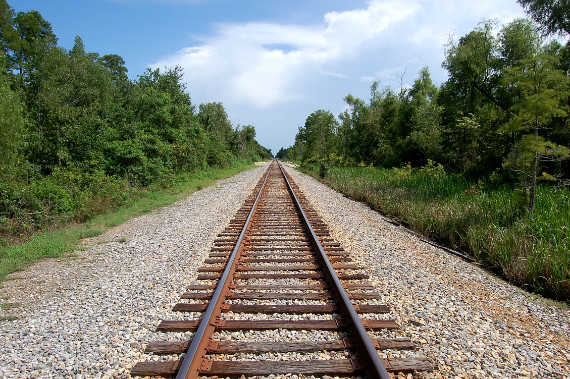Fotografía: vía del tren como línea curva | Recurso educativo 48151
