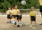 Niños jugando a fútbol | Recurso educativo 50216
